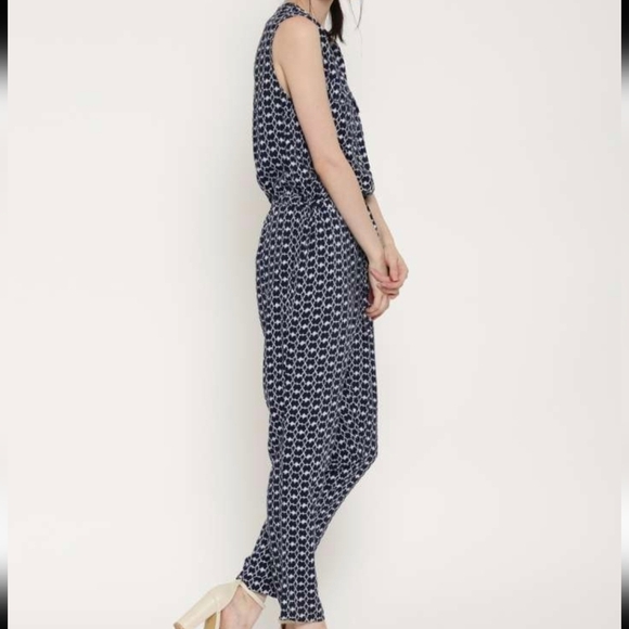 F21 Sleeveless Onesie Jumper Romper - Picture 9 of 9